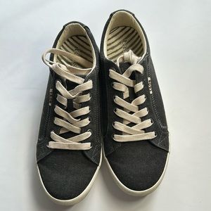Taos footwear Star charcoal canvas sneaker 10
